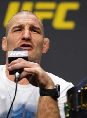 https://sportscombatnews.com/wp-content/uploads/2024/01/UFC-297-Strickland-vs.-Du-Plessis-Post-Fight-Press-Conference.jpg